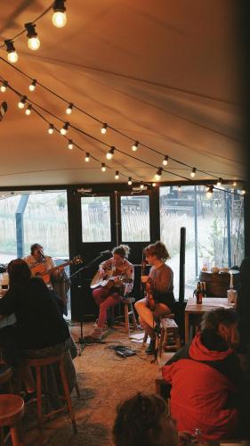 Attività, Fiddle + Bow Hotel in Doolin
