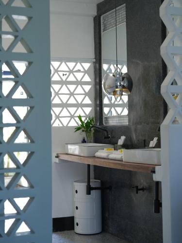 Siri Designer 3-Storey Townhouse with Garden and Luxury Amenities, Bangkok (foto 10)