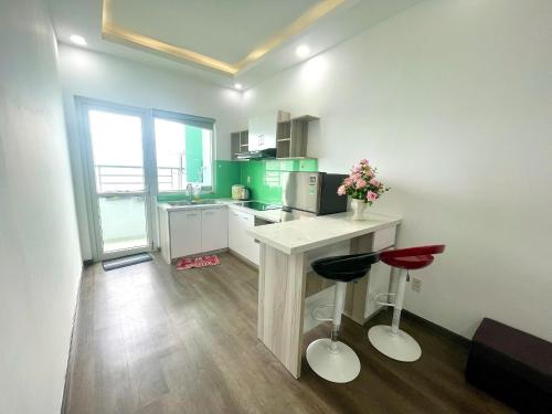 Three-Bedroom Apartment with Sea View image 7
