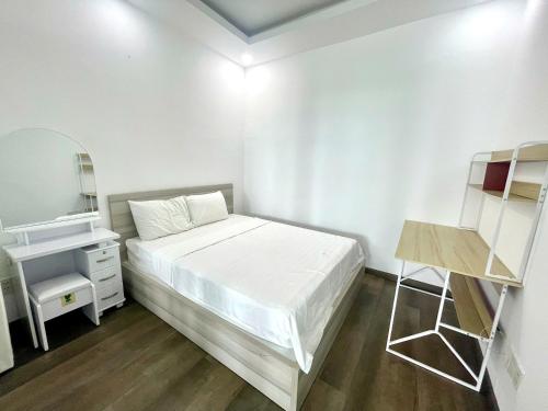 Three-Bedroom Apartment with Sea View image 3