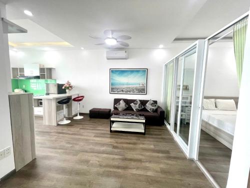 Three-Bedroom Apartment with Sea View image 8