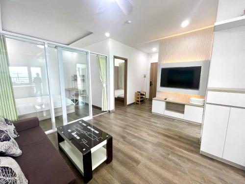 Three-Bedroom Apartment with Sea View image 9