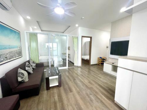 Three-Bedroom Apartment with Sea View image 10