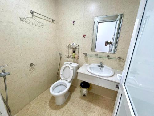 Three-Bedroom Apartment with Sea View image 1