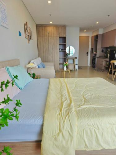 One-Bedroom Apartment image 9