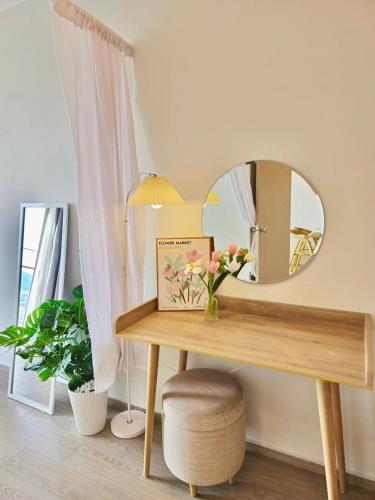 One-Bedroom Apartment image 5