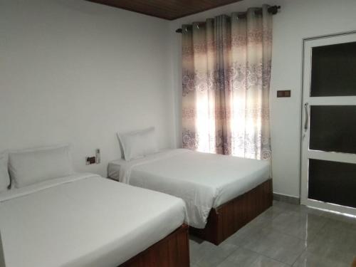 Hotel white house mahiyanganaya in Mahijanganaja