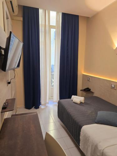Single Room image 9