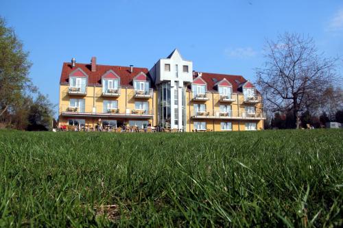 Landhotel Lowenbruch - 숙소 외관
