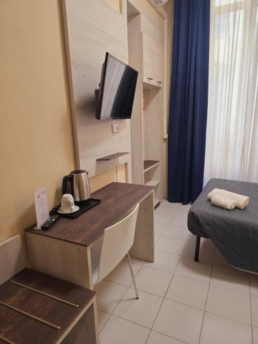 Single Room image 8