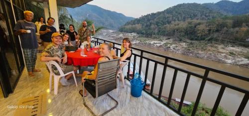 INN RIVERSIDE HOSTEL PB in Pakbeng