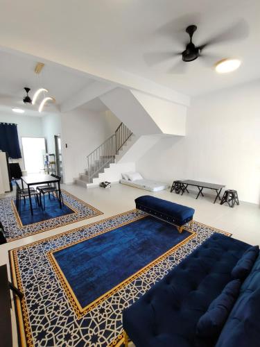 ANGGERIK LAZURI Guest House & Homestay near Paling Muo Cafe (Mee Bandung)