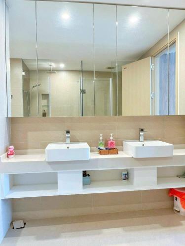 Three-Bedroom Apartment image 2