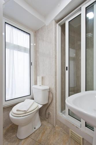 Double Room with Private Bathroom image 5