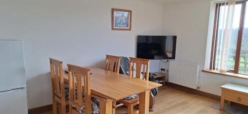 Oprema, 2BR-4Guests-Parking-Bbq-Garden-Patio in Three Crosses