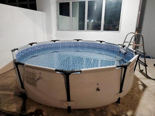 Swimming pool, ANGGERIK LAZURI Guest House & Homestay near Paling Muo Cafe (Mee Bandung)