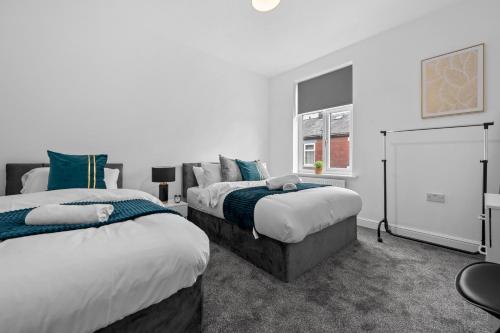 Spacious 4-Bed Luxury Home - Garden, Free Parking, Sleeps 8, Manchester (fotografie 2)
