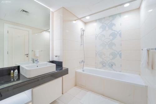 Capital Bay Towers Business Bay Spacious and Stylish 2 BR, Dubai (Foto 9)
