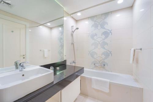 Capital Bay Towers Business Bay Spacious and Stylish 2 BR, Dubai (Foto 7)