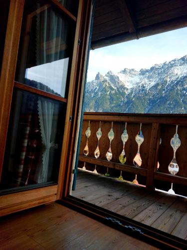 Apartment with Mountain View