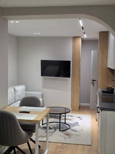One-Bedroom Apartment image 5