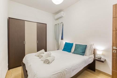 Bright,stylish 2bedroom apartment in village centre 4