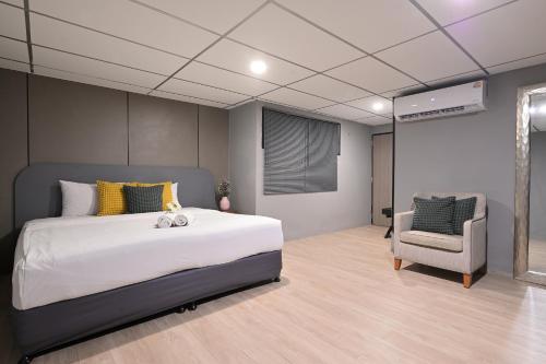 room detail thumbnail 1