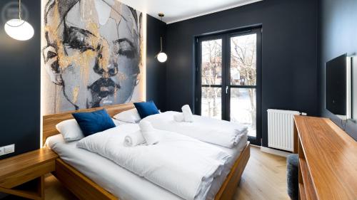 1 queen bed, 1 sofa bed