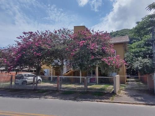 Lindo ap a 100mt from the beach in Armacao