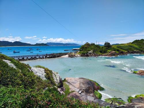 Lindo ap a 100mt from the beach in Armacao