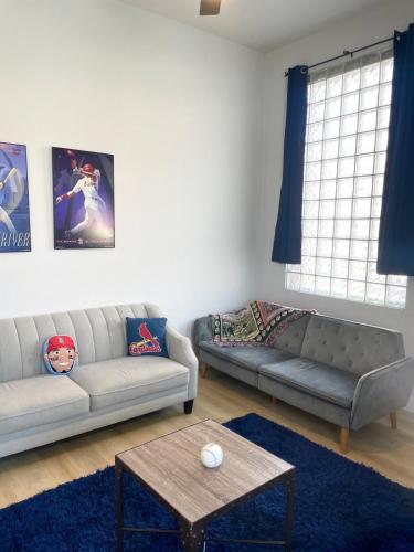 Retro Baseball Downtown Apartment near Anheuser-Busch Brewery