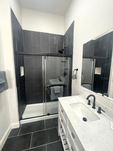 Retro Baseball Downtown Apartment near Anheuser-Busch Brewery