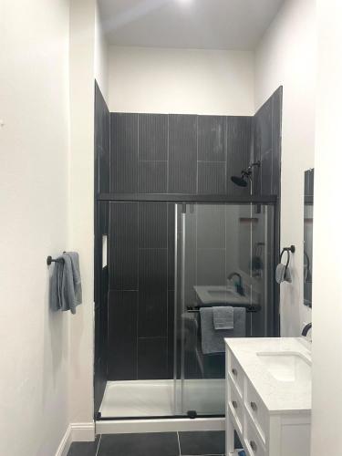 Retro Baseball Downtown Apartment near Anheuser-Busch Brewery