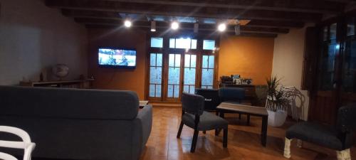 Shared lounge/TV area, Arpegio Hostel in San Rafael