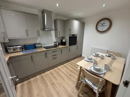 Sageston Tenby 2 bed new build bike and board store in Carew