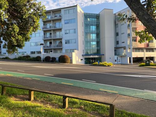 Takapuna Central Stylish 2BR Carpark Pool Aircon, Auckland (photo 6)
