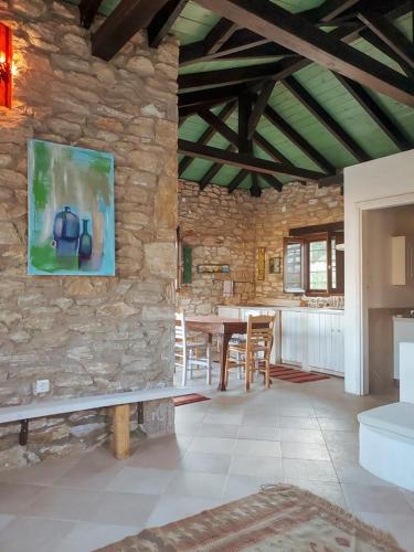 Удобства, Petradi House in Thimonia
