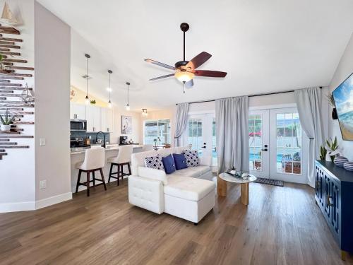 Ruby's Retreat, southwest facing, heated pool, private backyard, Cape Coral (zdjęcie 6)