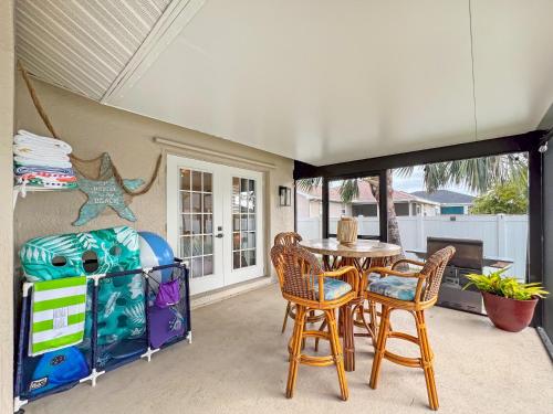 Ruby's Retreat, southwest facing, heated pool, private backyard, Cape Coral (zdjęcie 4)