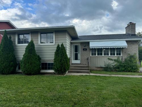 Exterior view, Niagra Luxury Home in Thorold (ON)