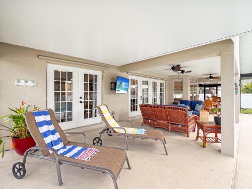 Ruby's Retreat, southwest facing, heated pool, private backyard, Cape Coral (zdjęcie 2)
