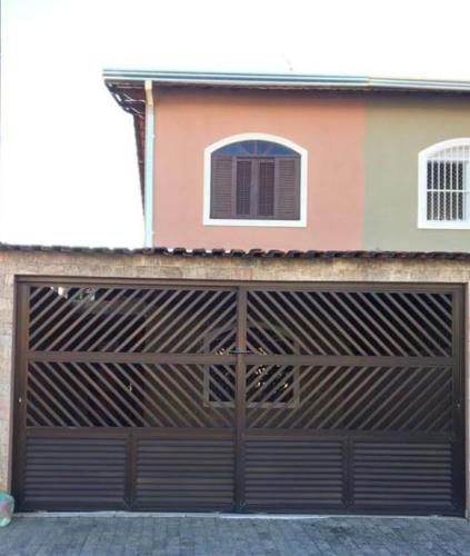 Casa em Praia Grande, próx à praia, com 2 vagas p carro e motos