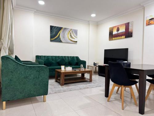 Chelsea Gardens Apartment - image 2