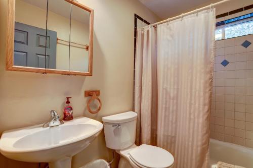 Huckleberry Cottage - image 2