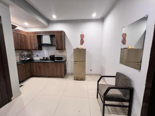 Elegant 2BR Family Apartment - image 5