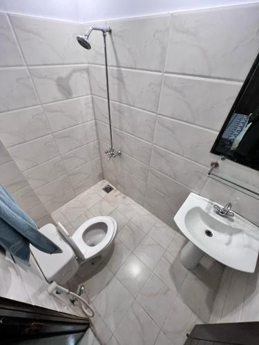 Elegant 2BR Family Apartment - image 6