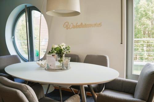Penthouse am Dom- Altstadt in 200 m- 4 Dachterrassen, stilvoll und ruhig, 24-7-Self Check-in für bis zu 6 Personen in Paderborn, Deutschland