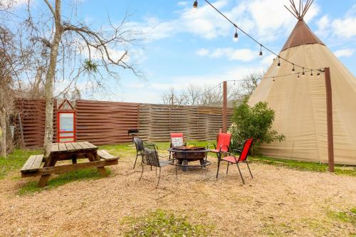Sitting Bull - Tipi 6 in New Braunfels, USA