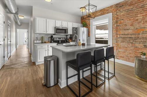 Top Floor - Mass Ave in Heart of Indy with Balcony, Indianapolis (fotografie 10)