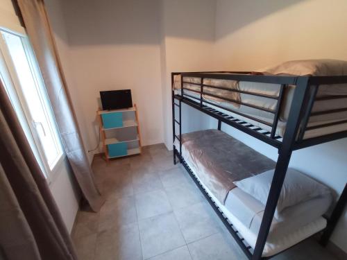 4 bedrooms, 5 beds